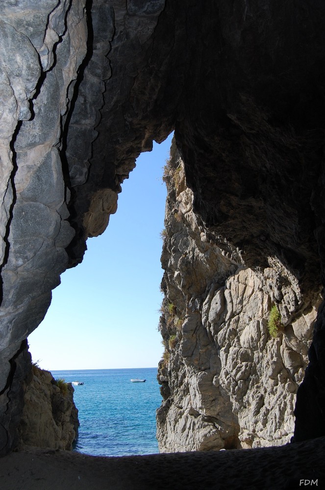 Calabria - scogliera di Copanello e grotte di San Gregorio